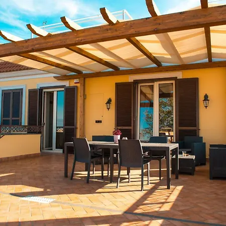Lucia Terrazza Panoramica Apartment