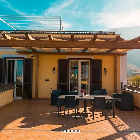 Lucia Terrazza Panoramica Apartment